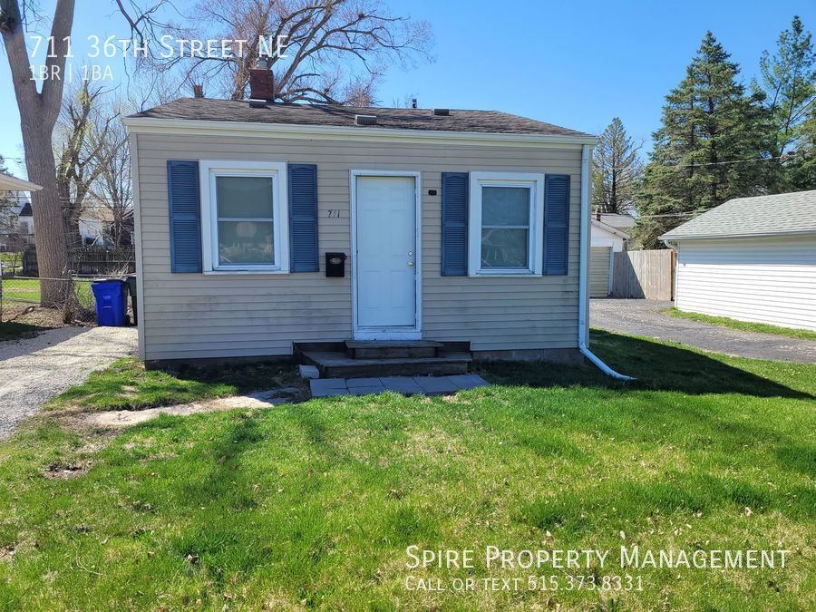 Primary Photo - Super cute 1 bedroom house with large yard...