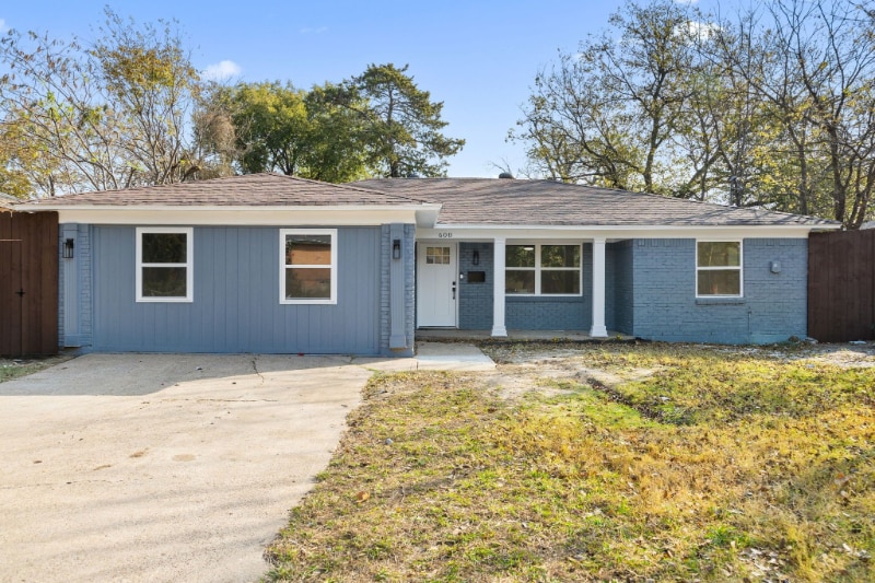 Primary Photo - 608 Blueberry Blvd