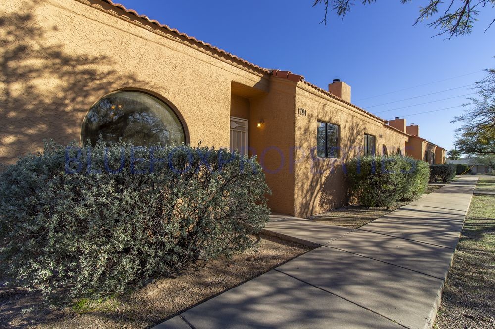Foto principal - 2-Story w/ Bedroom Loft, Fenced Yard, Central