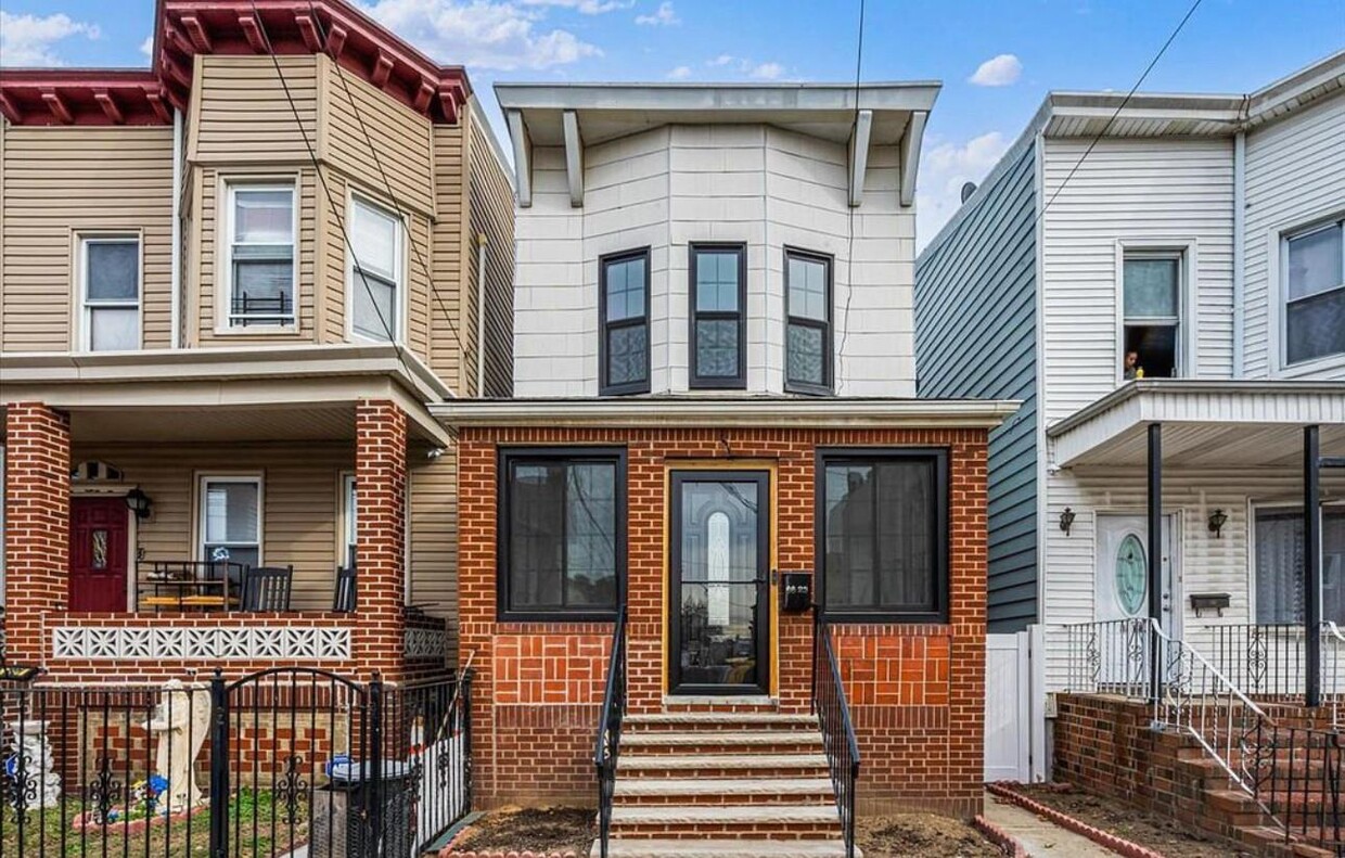 Foto principal - 88-23 75th St