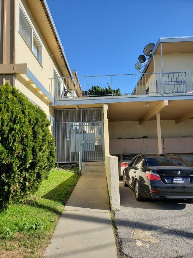 Building Photo - 811 Cory Dr