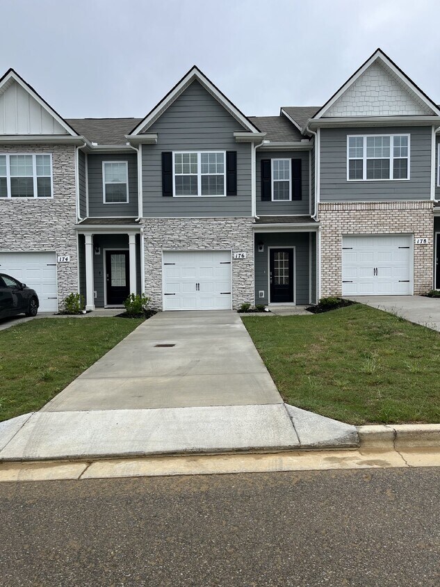 176 Dale Mires Ln, Baxter, TN 38544 Room for Rent in Baxter, TN