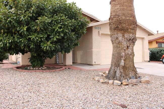 Building Photo - Furnished Short Term Rental!!
