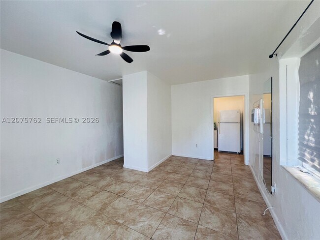 Foto del edificio - 3072 SW 16th St