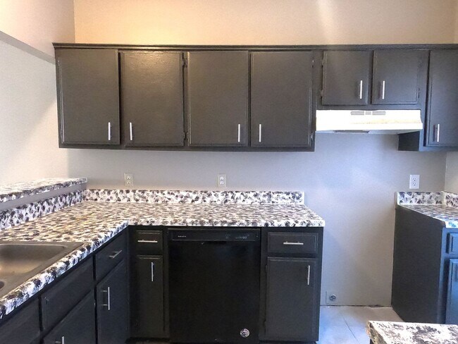 Building Photo - Newly Renovated Duplex in Williamsburg Colony