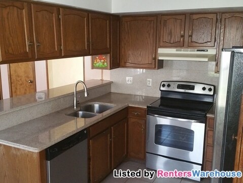 Building Photo - 4945 Cliffony Dr
