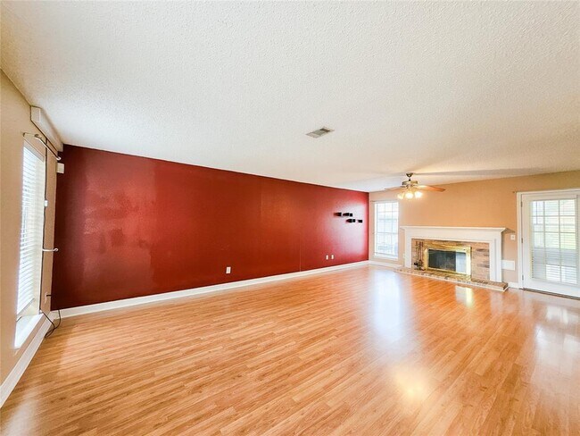 Foto del edificio - 3827 Flintrock Ln