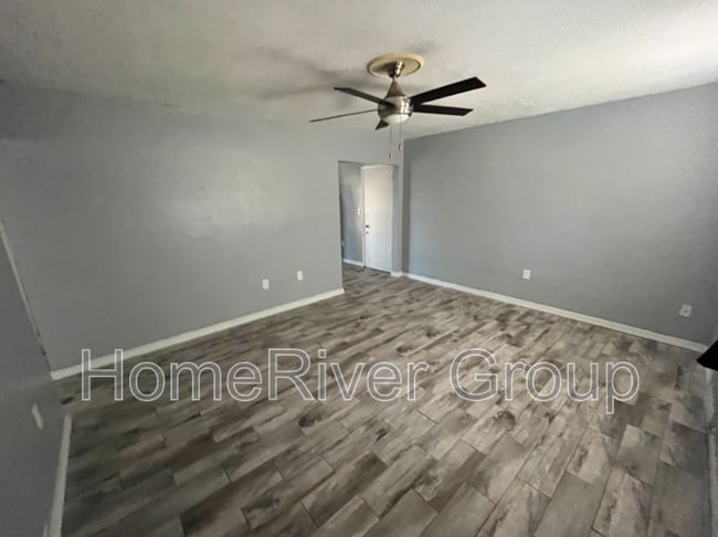 Building Photo - 1047 Park Dr