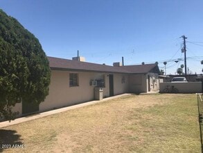 Building Photo - 2139 W Glenrosa Ave