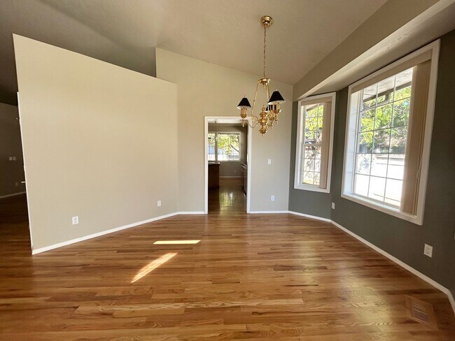 Foto del edificio - Beautiful Single-Level Home in a Prime Boi...