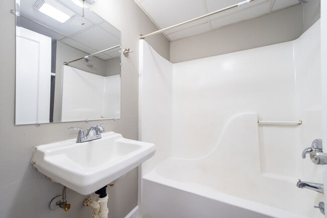 Building Photo - 187 Delmar Dr