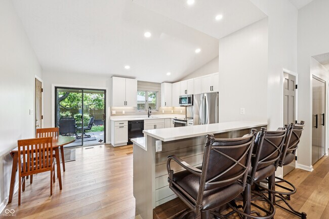 Building Photo - 5 Woodacre Dr
