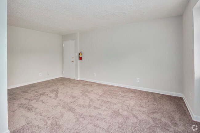 1BR, 1BA - 574SF - Living Room - Friendship Crossing