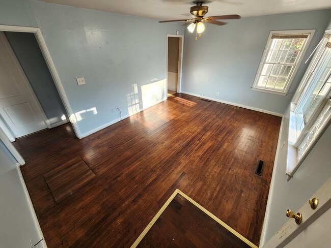 Building Photo - 1009 Hillside Dr