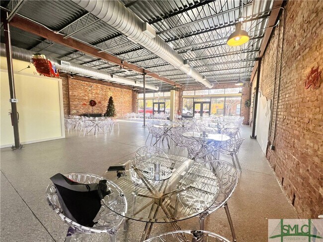 Building Photo - 108 N Daniel St