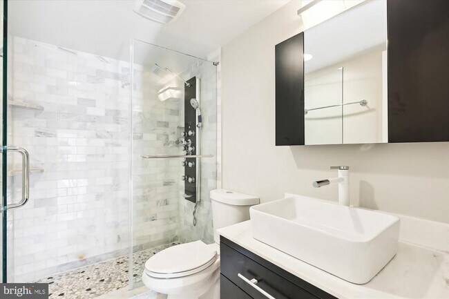 Foto del edificio - 3800 Powell Ln