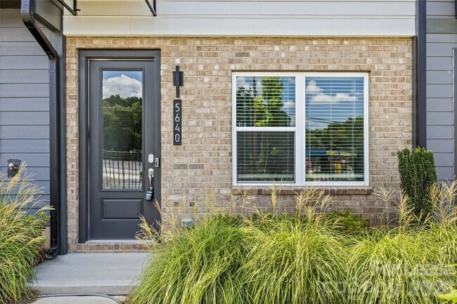 Building Photo - 5640 Kingspan Dr