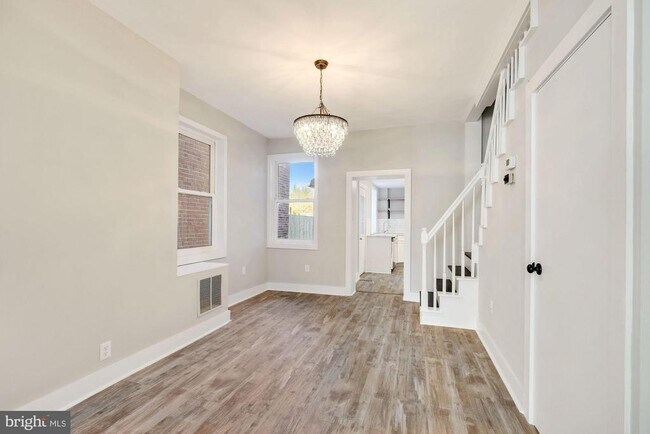 Foto del edificio - 241 E 6th St