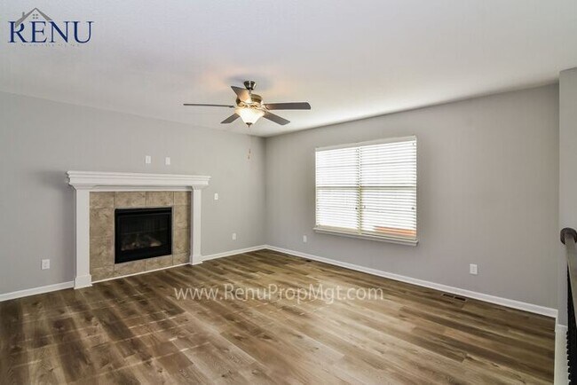 Building Photo - Holiday Special: Free First Month's Rent!!