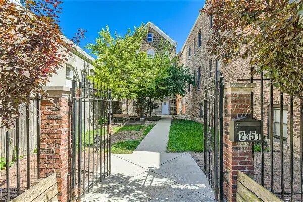 Foto del edificio - 2351 S Whipple St