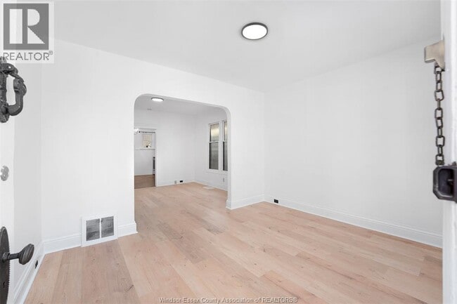 Photo du bâtiment - 1045 Gladstone Ave