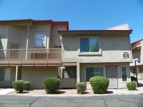 Building Photo - 4828 W Orangewood Ave