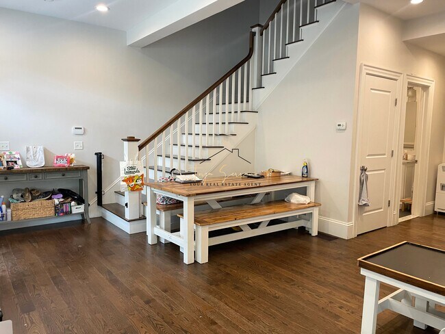 Foto del edificio - 2044 Beacon St