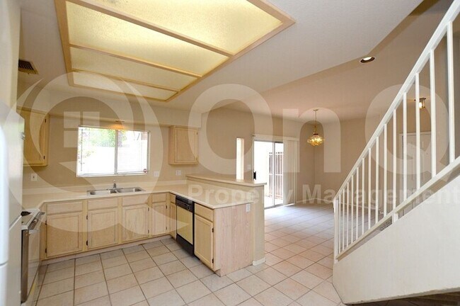 Building Photo - 5028 E Siesta Dr