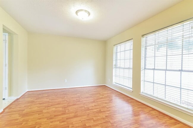 Foto del edificio - 22530 Heather Way Ct