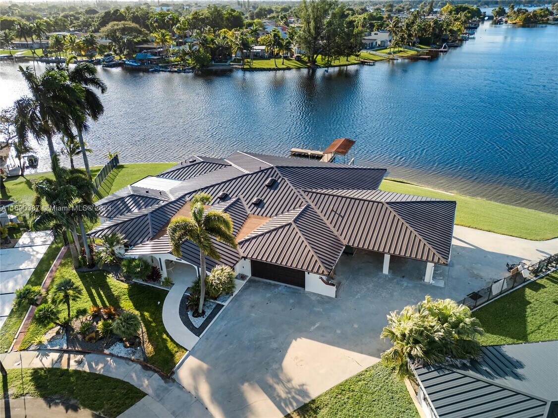 Foto principal - 18400 NW 84th Ave