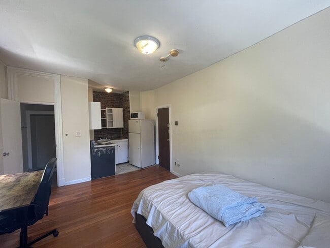 Building Photo - 17 Buswell St