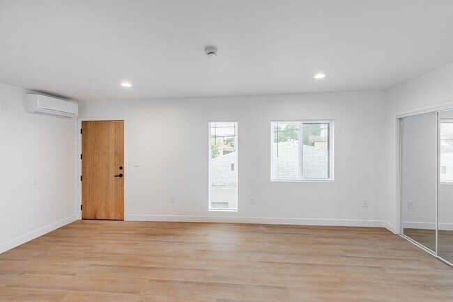 Foto del edificio - 2236 Burnside Ave