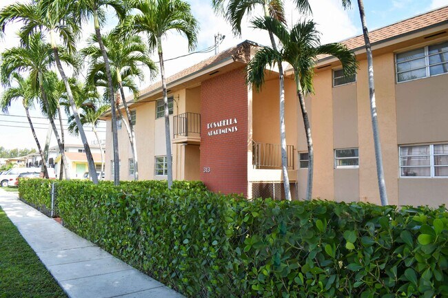 Foto del edificio - AVAILABLE NOW: For Rent - 2/1 Apartment fo...