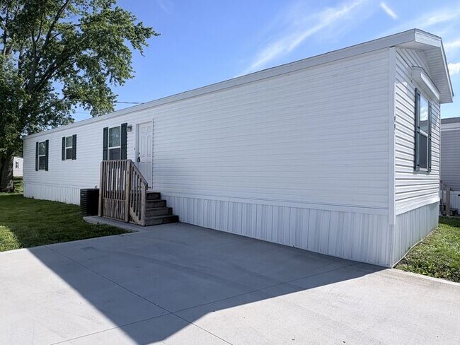 Building Photo - 10610 State Rte 762
