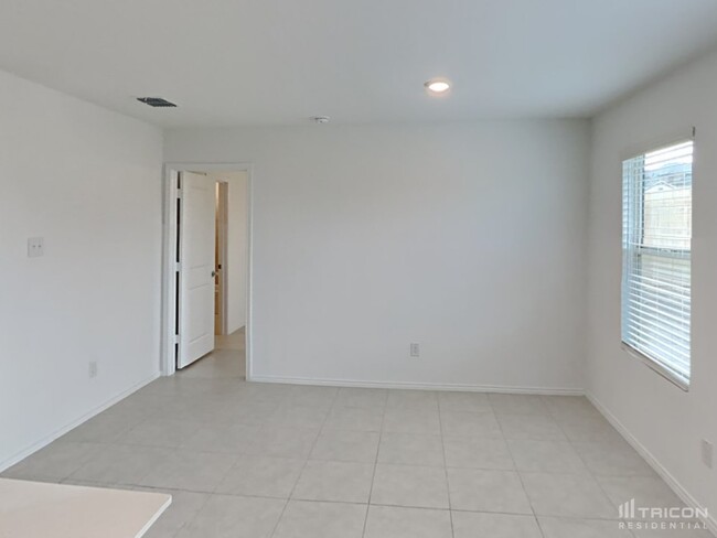 Foto del edificio - 8424 Fawn Creek Dr