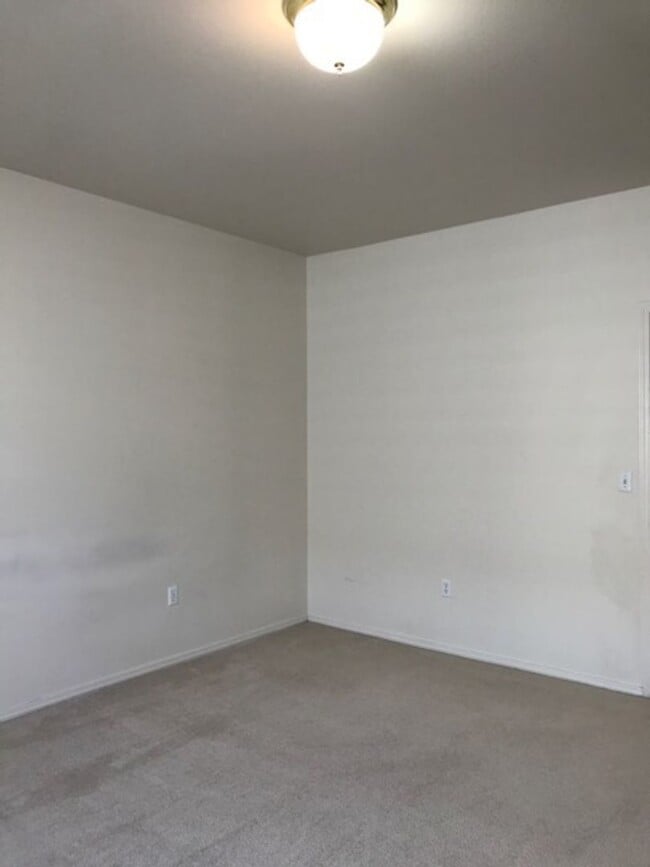 Building Photo - 602 Windemere Cir