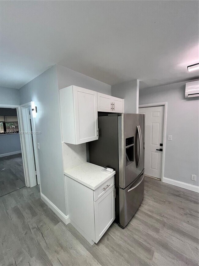 Foto del edificio - 883 NE 39th St