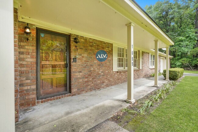 Building Photo - Rare opportunity minutes away from Savannah - 3-bedroom/2-bathroom home Move In Today!