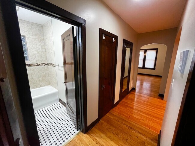 Foto del edificio - 3123 W 55th St