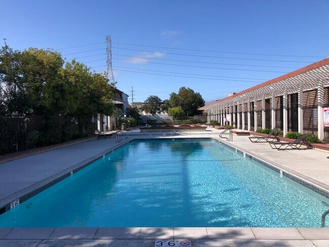Foto del edificio - 5215 Admiralty Ln
