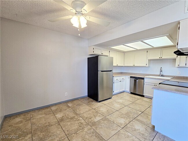 Building Photo - 3720 Snorkel Cir