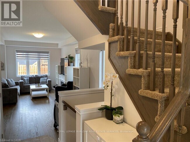 Photo du bâtiment - 34 Baker Ln