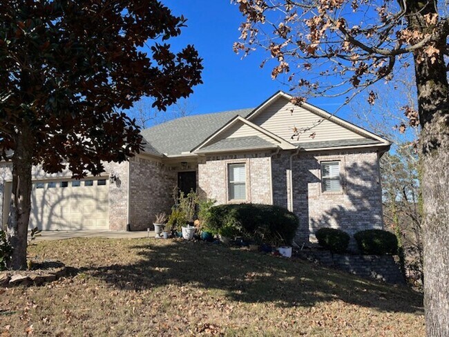 Building Photo - Beautiful Energy Efficient 4 Bedroom 3 Bat...