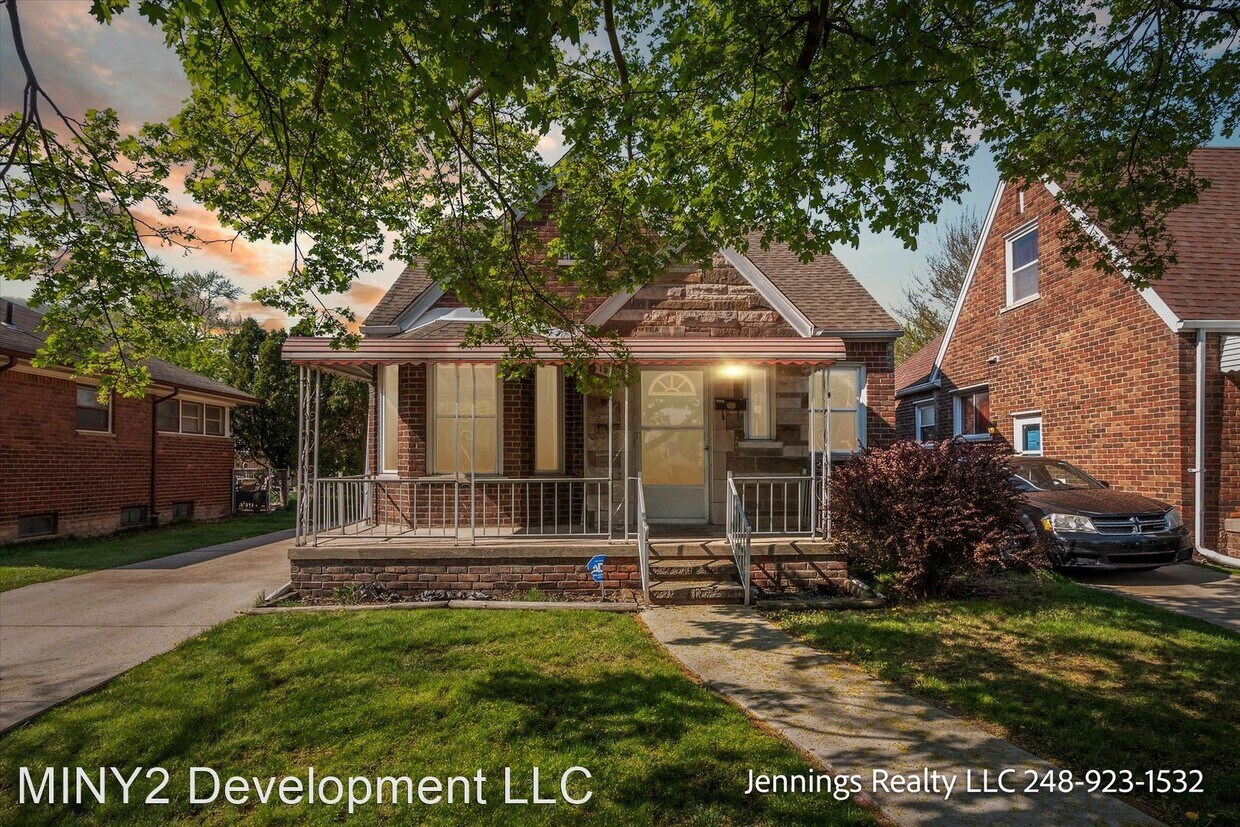 Primary Photo - 3 br, 1 bath House - 1580 Michigan Blvd