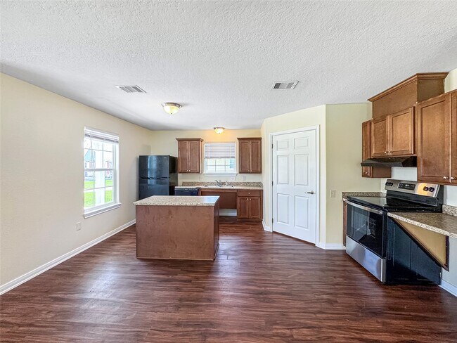 Foto del edificio - 7521 Blue Jay Dr