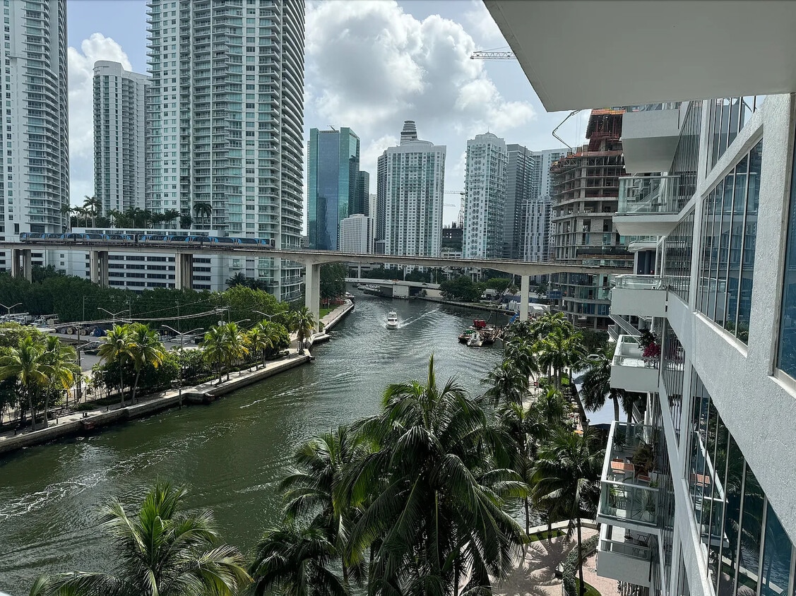 Photo - 185 SW 7th St (Miami, FL)