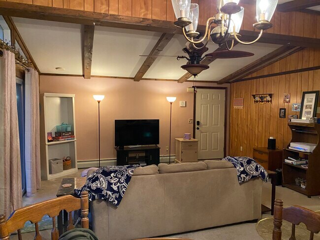Building Photo - 16 Chicory Ct