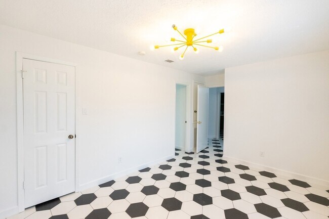 Building Photo - 1314 Frontier Ln