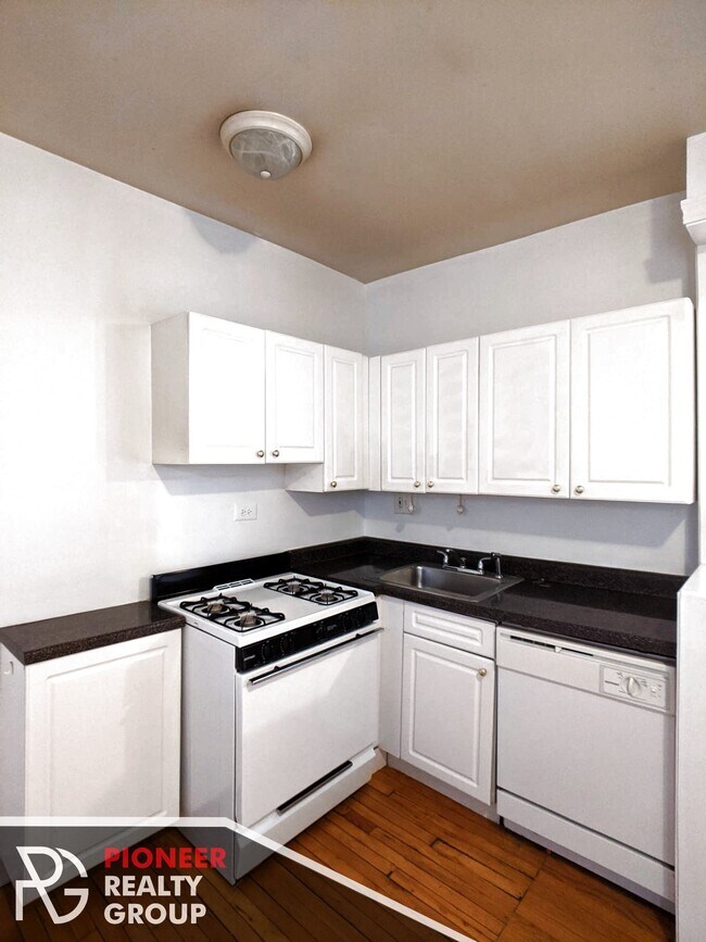 Foto del edificio - 3720 N Pine Grove Ave