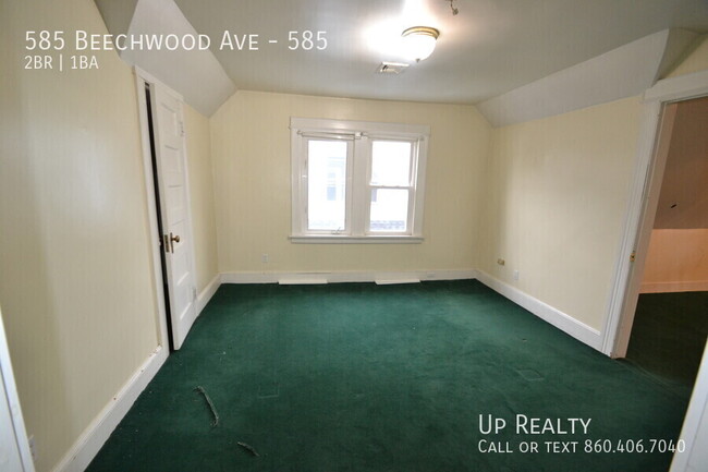 Building Photo - Spacious 2BR/1BA Apartment with Vaulted Ce...